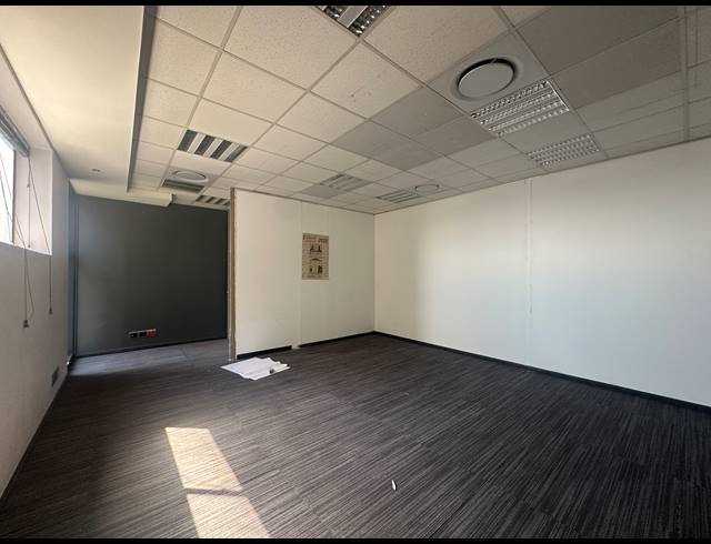 61M² OFFICE TO LET IN SANDTON CENTRAL